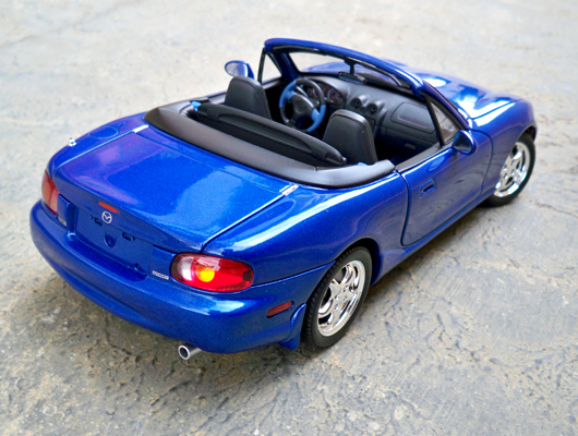 Mazda Miata MX5 – Gate