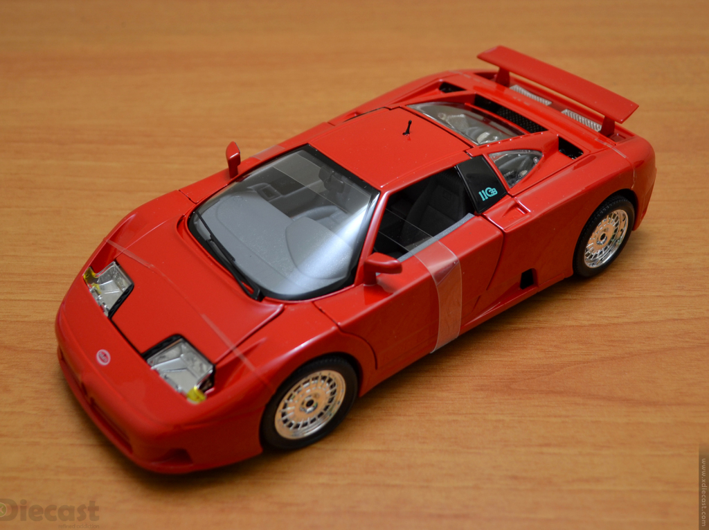 Bburago 1:18 Bugatti  EB110 - Out of the Box