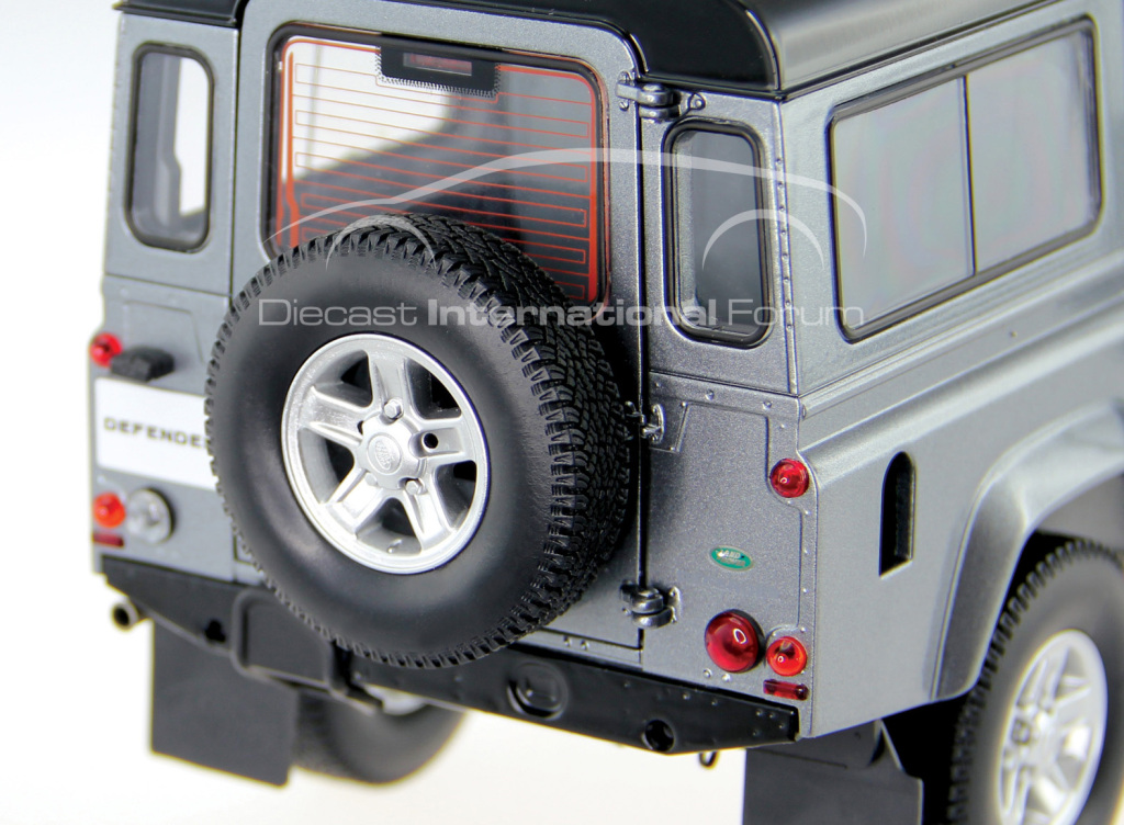 Century Dragon 1:18 Land Rover Defender 110 - Rear 3/4 View