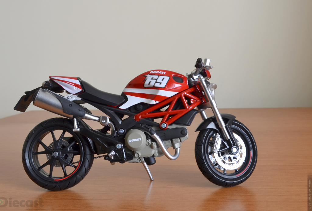 NewRay 1:12 Ducati Monster 796 Nicky Hayden Edition -  Profile View