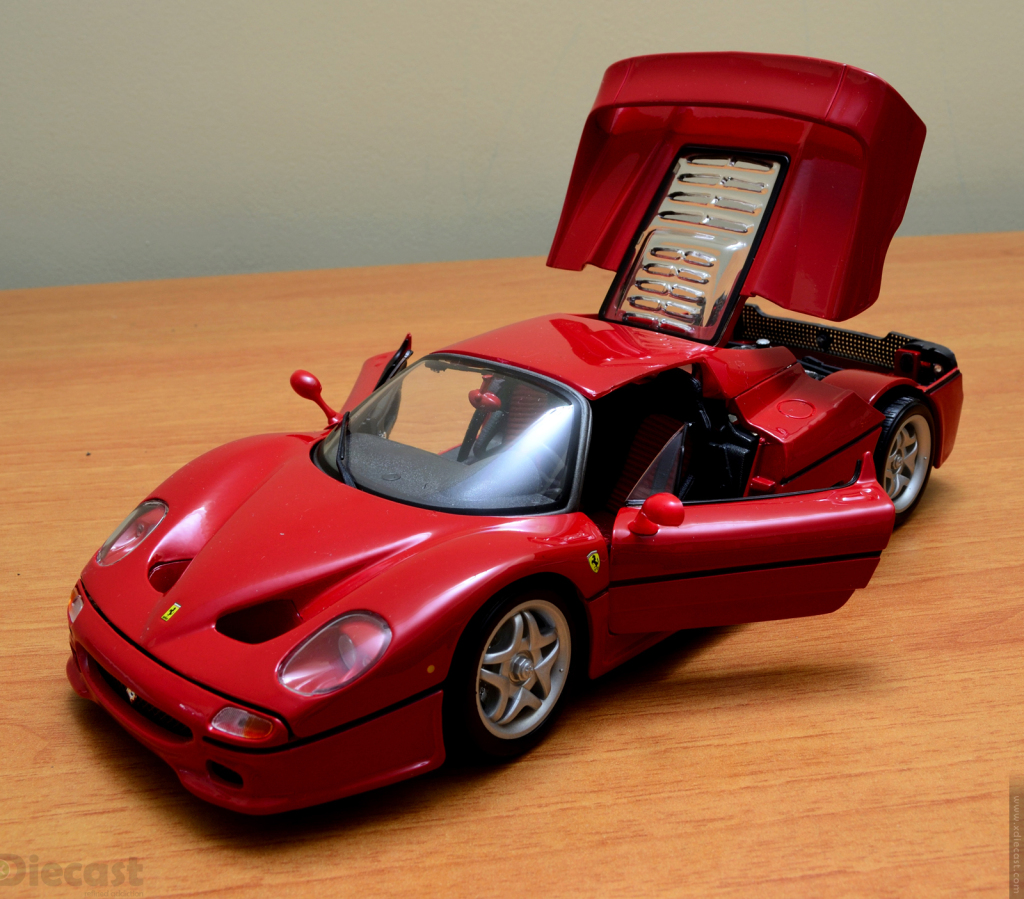 Bburago 1:18 Ferrari F50 Race and Play - Engine Bay and Doors