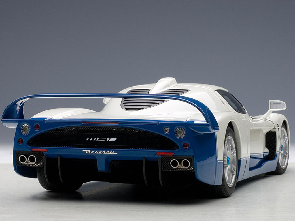 AUTOart Signature 1:18 Maserati MC12 - Rear