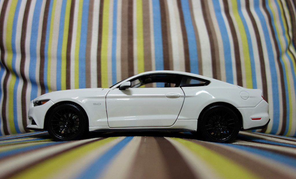 Maisto 1:18 Ford Mustang 2015 - Profile