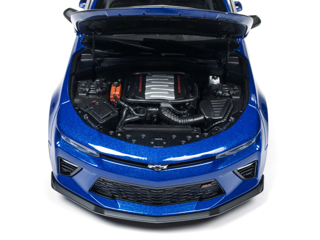 Auto World Chevrolet Camaro SS 1LE 50th Anniversary - Engine