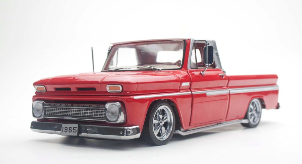 Sunstar 1965 Chevrolet C-10 Styleside Pickup Lowrider