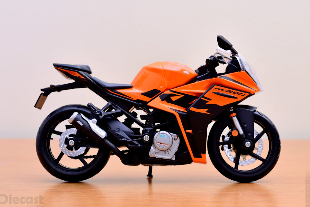 Maisto 1:12 - KTM RC390 - Profile