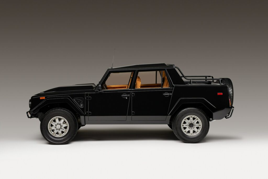 Lamborghini LM002 - Profile