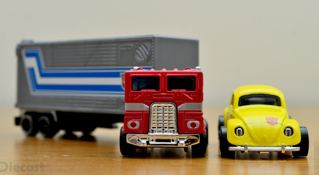 Hot Wheels Track Fleet - Optimus Prime vs Bumblebee