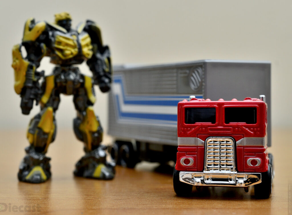 Hot Wheels Track Fleet - Optimus Prime vs Bumblebee