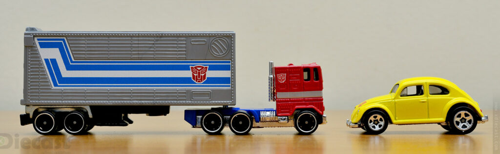 Hot Wheels Track Fleet - Optimus Prime vs Bumblebee